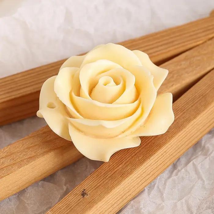 Pendentif rose en bois de fruits ivoire naturel