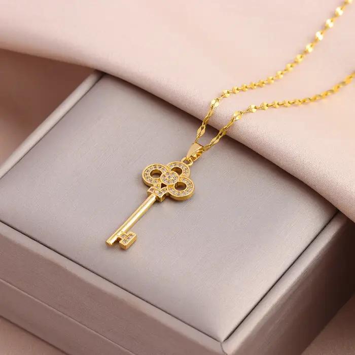 Collier en acier inoxydable serti de cristal de zircon pour femmes, style moderne, bijou luxueux pour soirées et occasions spéciales