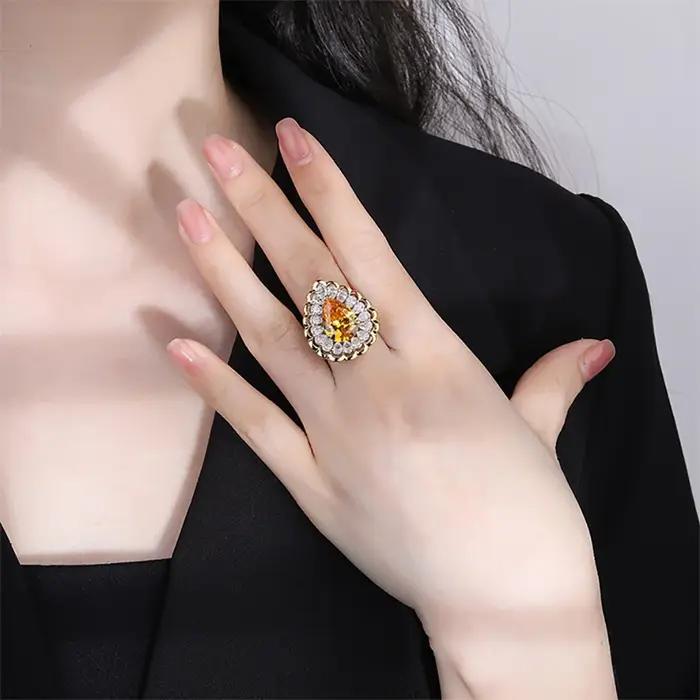 Bague en émeraude Paraiba Tourmaline avec diamants à haute teneur en carbone pour femmes occasions spéciales comme mariage, anniversaire, engagement et fête