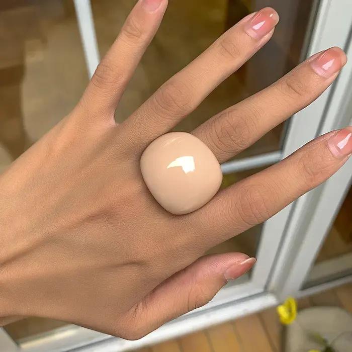 Bagues en résine arc-en-ciel géométriques en acrylique pour femmes, gros anneaux d'Li-, comparateur