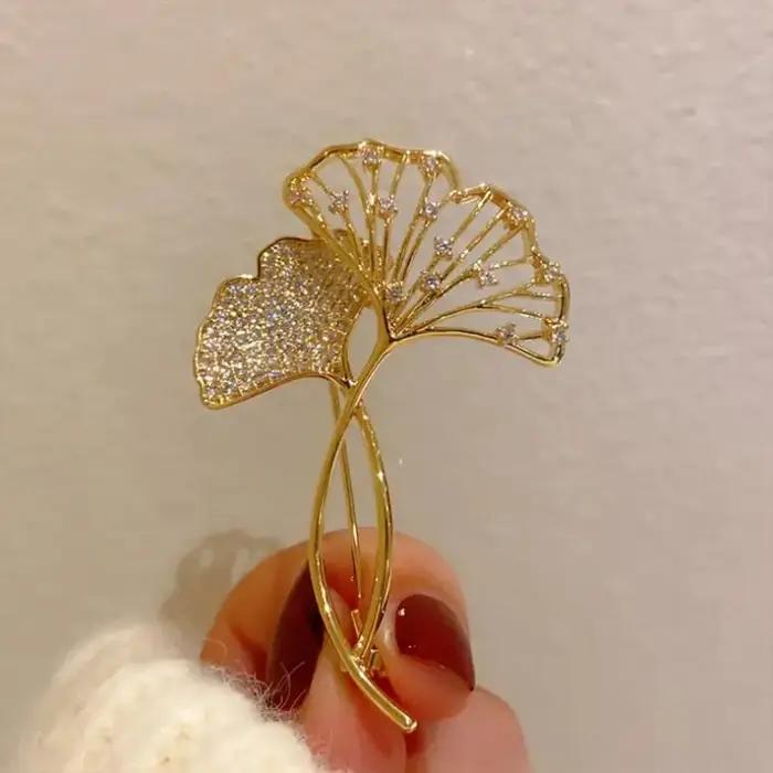 Broches rétro élégantes en forme de feuille de Ginkgo en or jaune clair avec strass pour femmes pour mariage et occasions spéciales