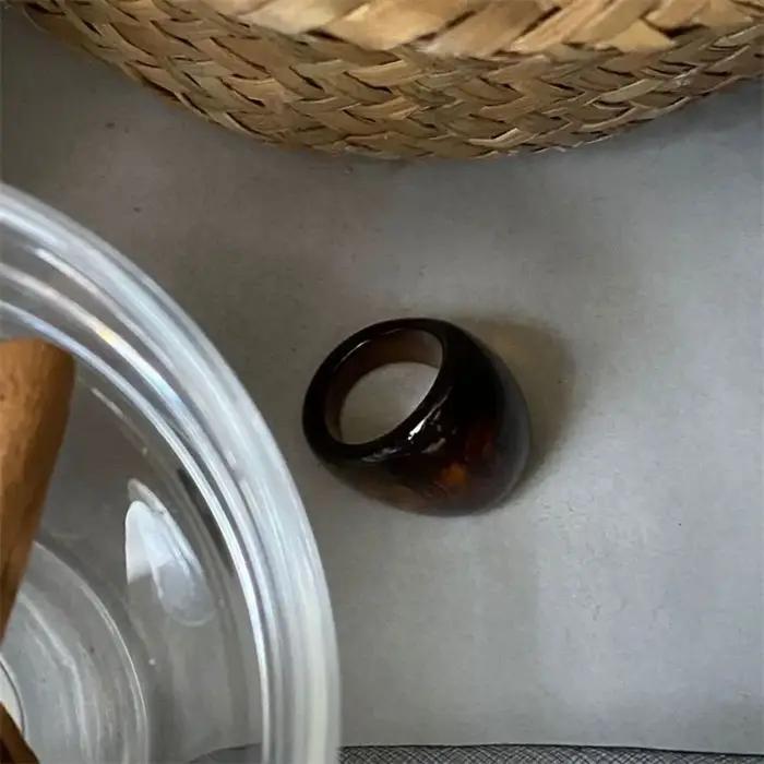 Bague géométrique large épaisse résine vintage punk pour femmes occasions spéciales exagérées nouveau style