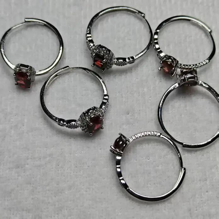 Naturel Nouveau grenat rouge ovale à facettes divers types Conception de bague Tendance et polyvalente Simple