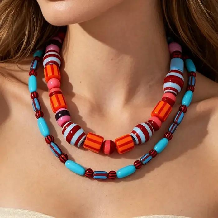 Collier superposé de perles multicolores de style bohème