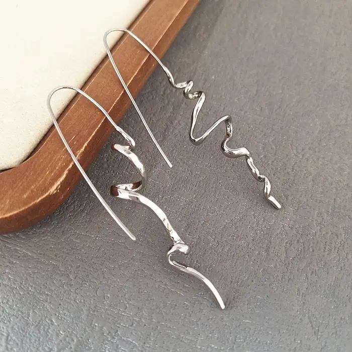 Boucles d'oreilles au design tridimensionnel abstrait