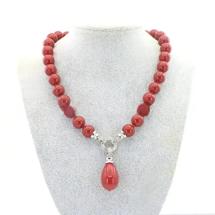 Collier de perles d'imitation de coquille de corail rouge