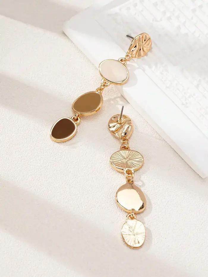 Une paire de boucles d'oreilles tendance et décontractées pour femmes