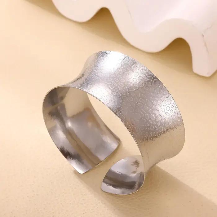 Bracelet manchette large tendance pour femme