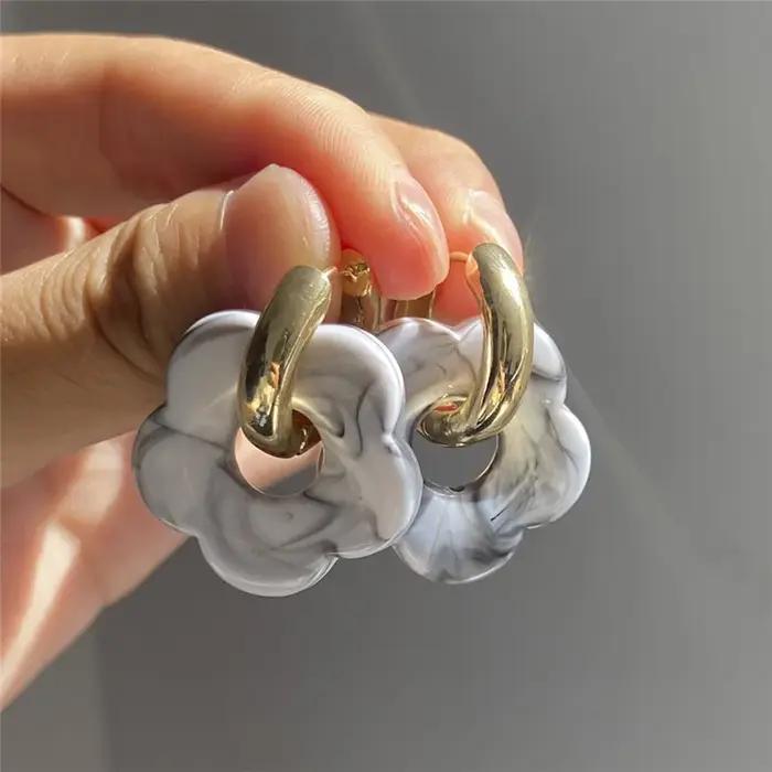 Boucles d'oreilles en résine de fleur acrylique rose, bijoux simples ronds creux en cuivre pour filles, cadeaux de personnalité de fête mignons, 2022