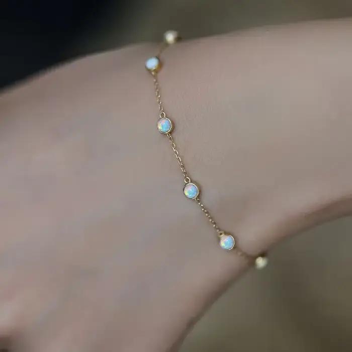 Bracelet en argent sterling 925 sertie d'une opale ronde élégant pour femmes occasions spéciales partis soirées fancy
