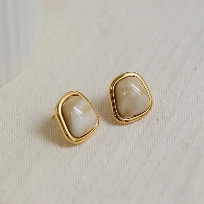 Boucles d'oreilles vintage en résine carrée couleur café pour femmes et filles bijoux tendance 2025 design géométrique style vendange et personnalité occassions spéciales