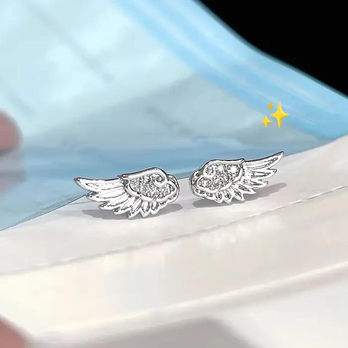 Boucles d'oreilles en alliage de zinc doré style mode avec croix et ailes d'ange pour femmes occasions spéciales élégantes à offrir