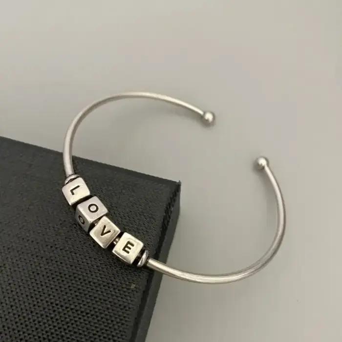 Bracelet Classique Ouvert en Argent avec Lettres