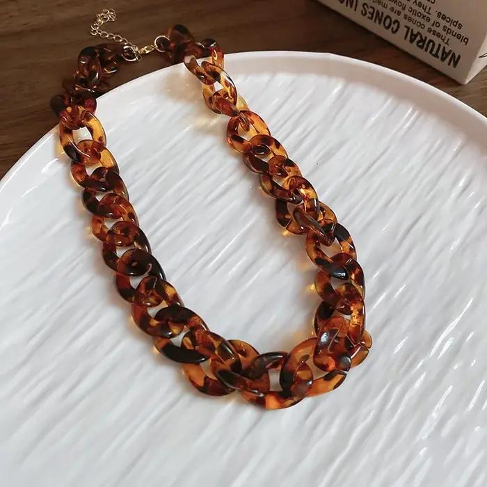 Ensemble de boucles d'oreilles en résine léopard pour femme