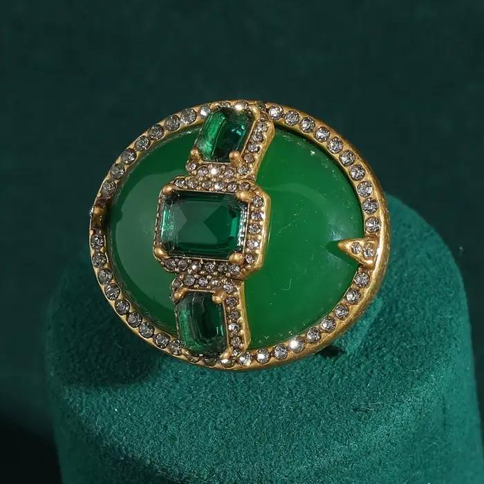 Bague de cocktail en cuivre plaqué or avec incrustation de turquoise pour femmes, élégante et sophistiquée pour les soirées de gala et les occasions spéciales