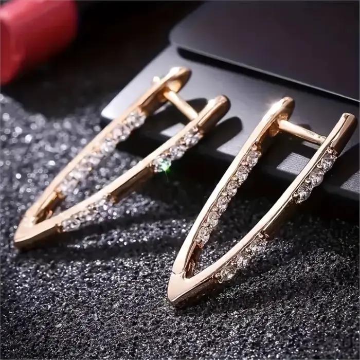 Boucles d'oreilles en forme de V vintage en or jaune clair incrustées de zircon pour femmes bijoux de fête cadeaux de luxe pour occasions spéciales