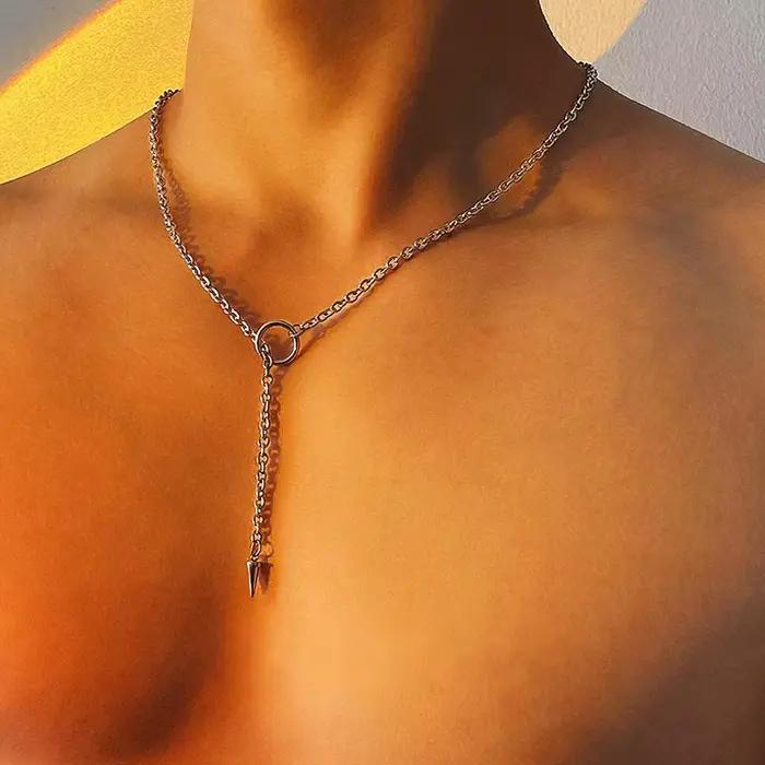 Collier personnalisé haut de gamme en acier couleur argent avec pendentif rivet, ajustable, style chic gothique punk, pour homme/femme, idéal comme cadeau