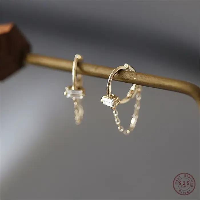 Boucles d'oreilles à clous dorées en argent sterling 925 avec chaîne carrée simple en cristal pour femmes occasions spéciales soirée mariage