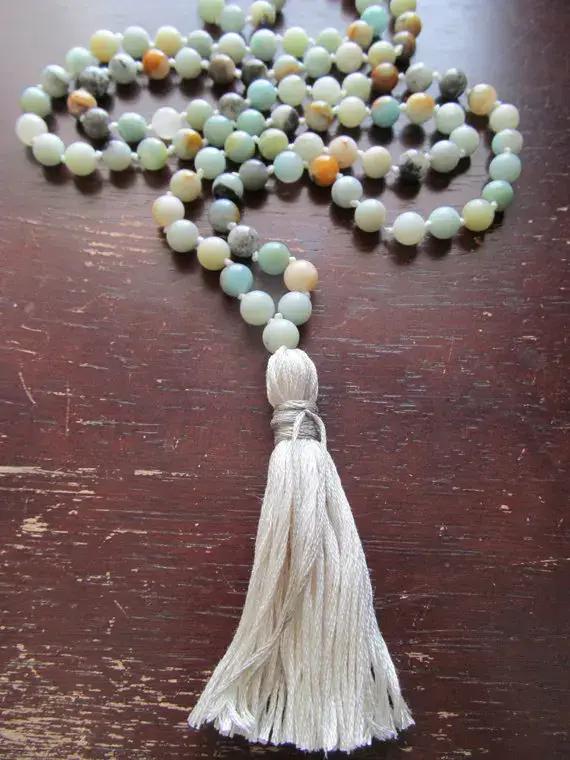 Collier Mala Noué à la Main avec Pompon