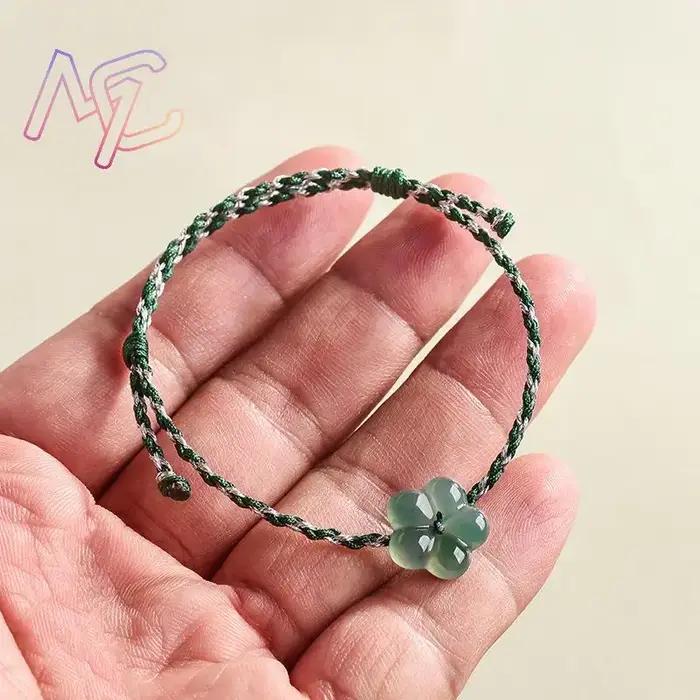 Bracelet à fleurs en jadéite du Myanmar