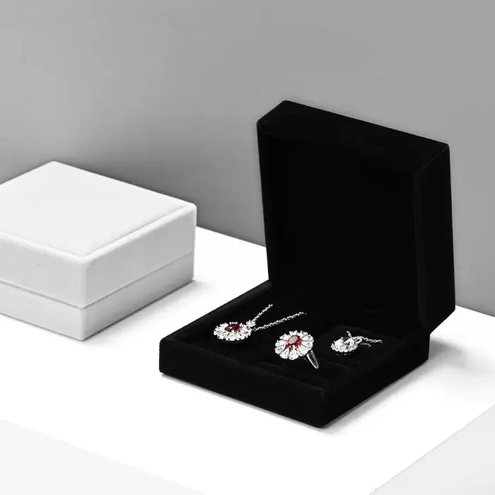 Boîte à bijoux en velours pour rangement et protection de bijoux, cadeau d'anniversaire ou mariage, collection personnelle, organisation et exposition de bijoux