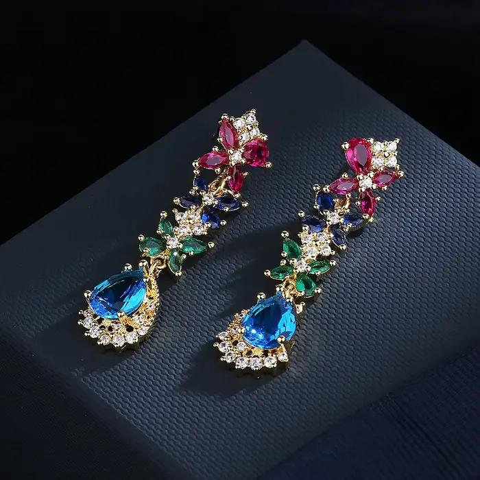 Boucles d'oreilles rétro en zircon de couleur argent 925, nouveau design tendance, sens, tempérament haut de gamme, boucles d'oreilles de palais, bijoux de fête pour femmes, cadeau