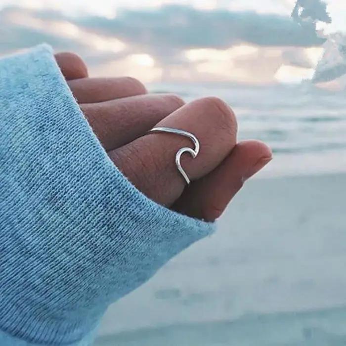 Bague ondulée élégante en acier inoxydable pour femme