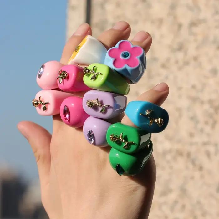 Bague en resine multicolore HangZhi avec motifs floraux et géométriques pour femmes, idéale pour les soirées et les occasions spéciales