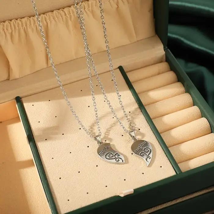Collier plaqué argent antique pour femme et enfant bijou de famille style classique élégance et sophistication soirée événement familial