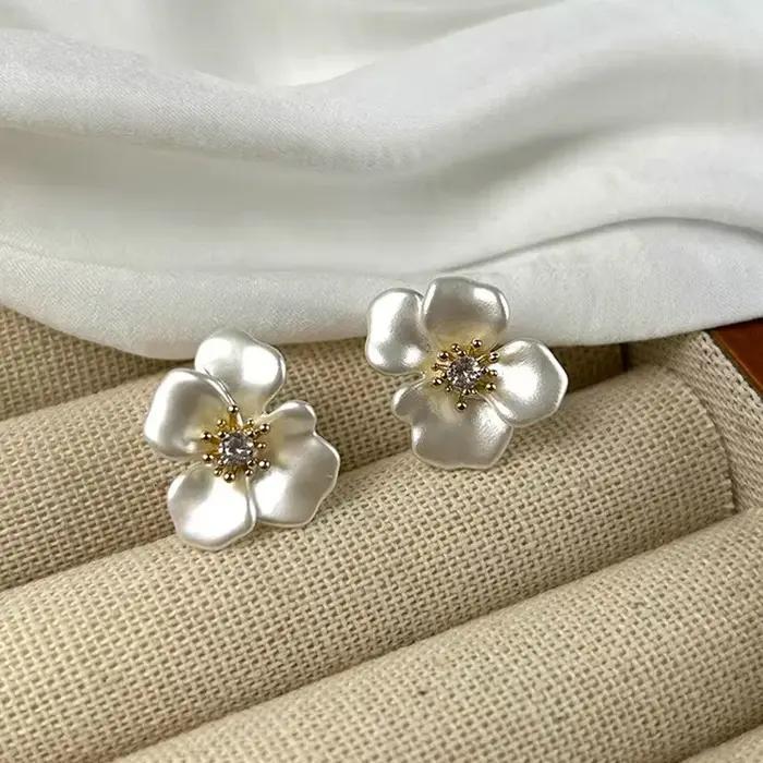 Boucles d'oreilles en argent sterling 925 serties de zirconium et cristal pour femmes mode et romantique pour occasions spéciales