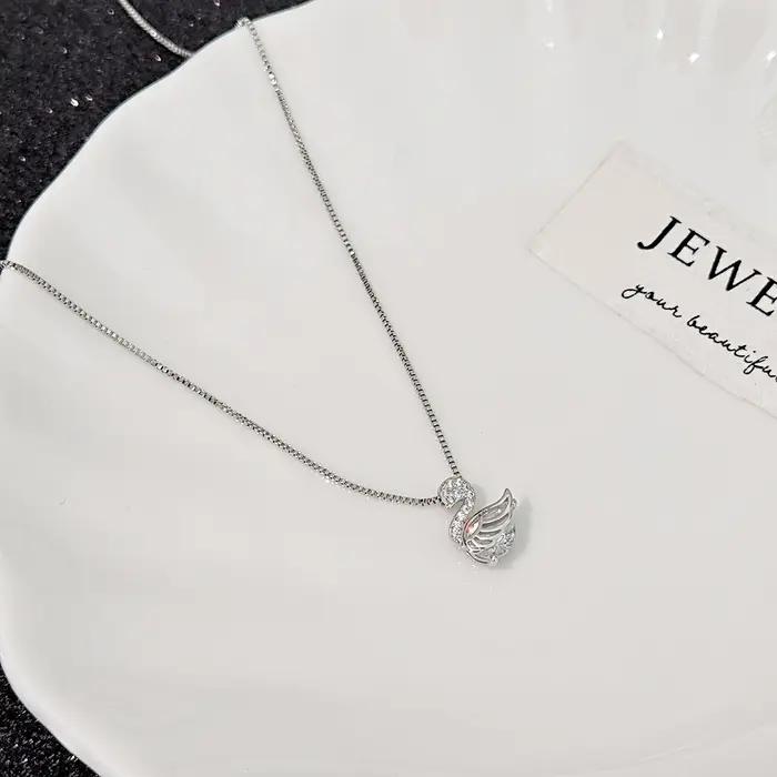 Collier petit cygne pour femmes, léger, luxe, haute couture, chaîne de clavicule polyvalente, cadeau