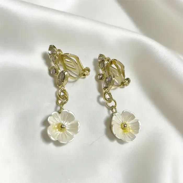 No Piercing oreille Clips femmes-Rétro français blanc pétale fleur larme perle pince sur boucles d'oreilles élégant doux quotidien fête bijoux