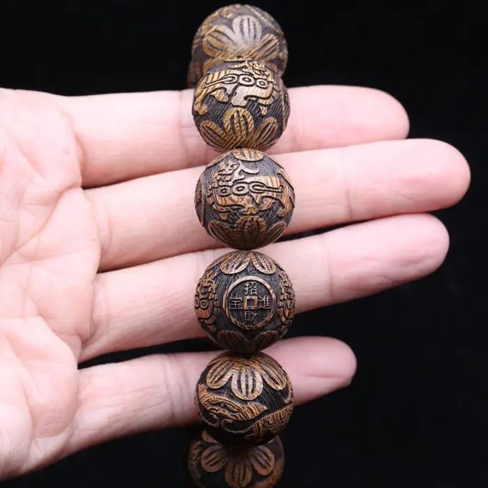 Bracelet en bois naturel sculpté dieu bête richesse