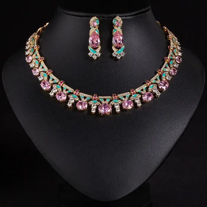 Bracelet à fermoir géométrique en zircon rose pour femme accessoire de mode chic et moderne polyvalent pour diverses occasions et styles