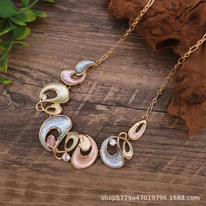 Nouveau collier fleur émaillée creuse en alliage
