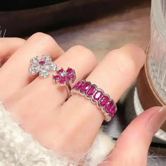 Bague ouverte florale tendance pour femme - Bijou fleur rose incrusté de zircons étincelants