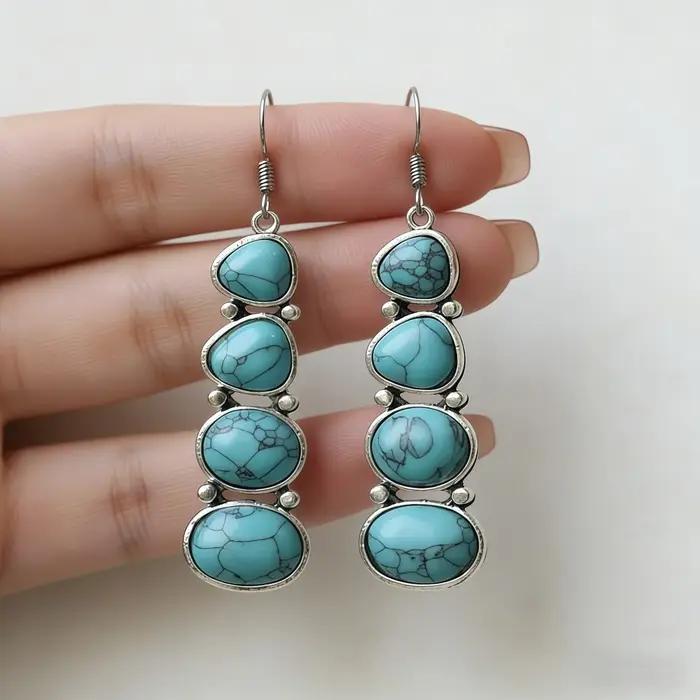 Boucles d'oreilles bohèmes en turquoise naturelle disponibles en trois couleurs : rouge