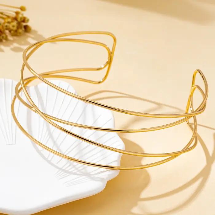 Tour de cou pour femmes en alliage de fer, or et plaqué argent, design minimaliste pour occasions spéciales et tenues quotidiennes