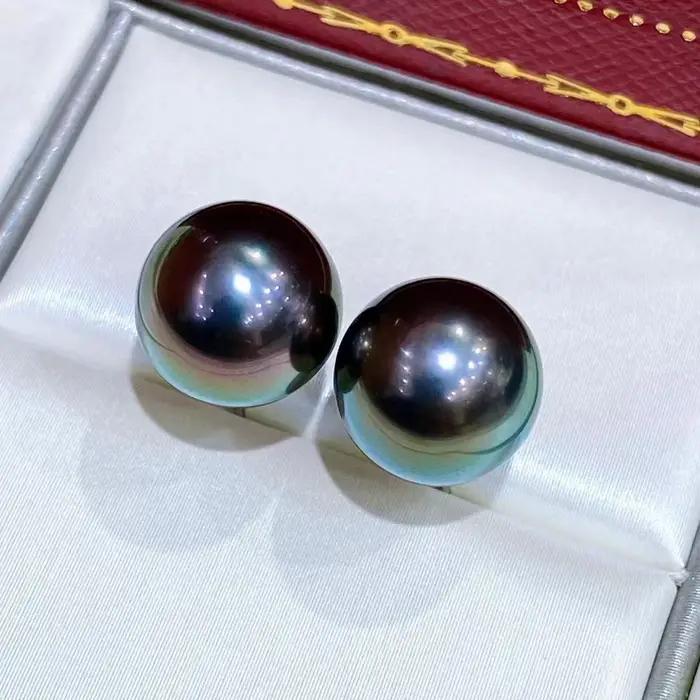 Boucles d'oreilles en or blanc 14 carats avec perles naturelles noires et vertes rondes de Tahiti