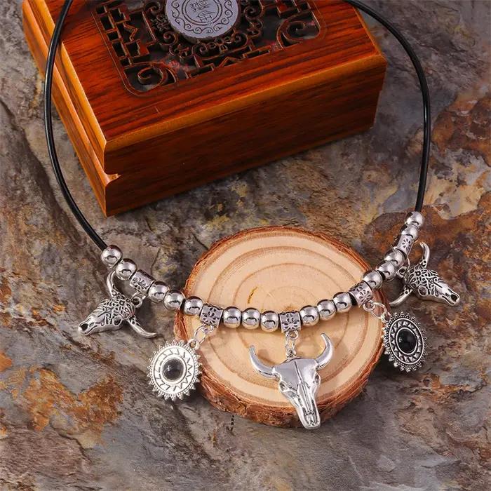 Collier bohème en alliage avec pendentif tête de taureau