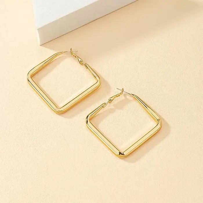 Boucles d'oreilles carrées couleur or pour femmes bijoux exagérés en métal géométrique cercle irrégulier style moderne 2026 occasions spéciales