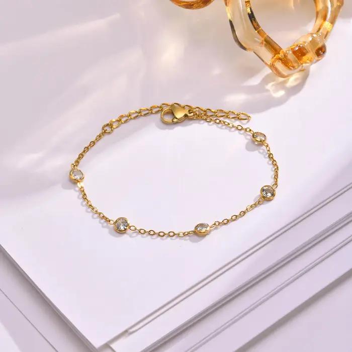 Bracelet en acier inoxydable doré avec pierre CZ scintillante pour femmes et filles occasions spéciales et quotidiennes
