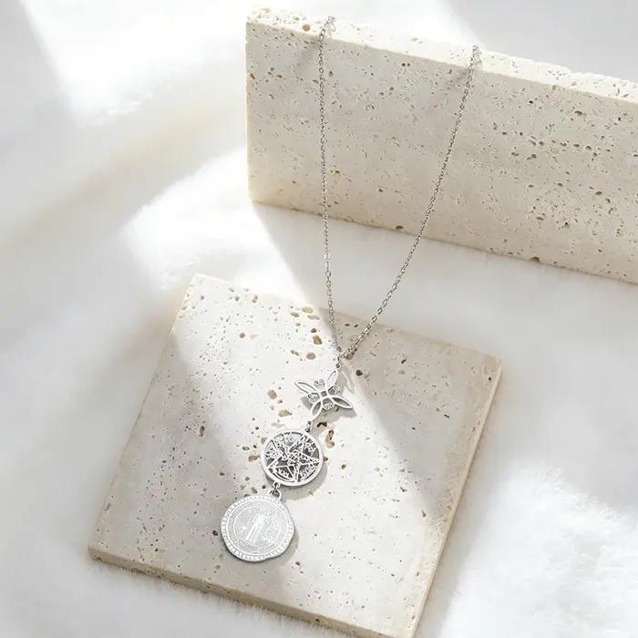 Collier triple protection avec nœud de sorcière