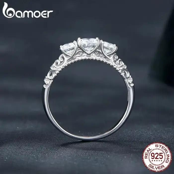 BAMOER 1.1CTTW Bague ronde Moissanite pour femme, bague de fiançailles en argent sterling 925 plaqué or blanc couleur D VVS1 Lab Diamond