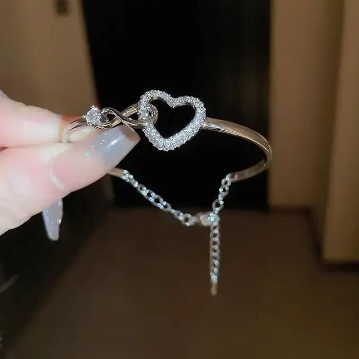 Bracelet Infinity Forever Love Heart en zircone cubique avec placage platine pour femmes, cadeau romantique à offrir pour mère ou fille, pour toutes les occasions spéciales