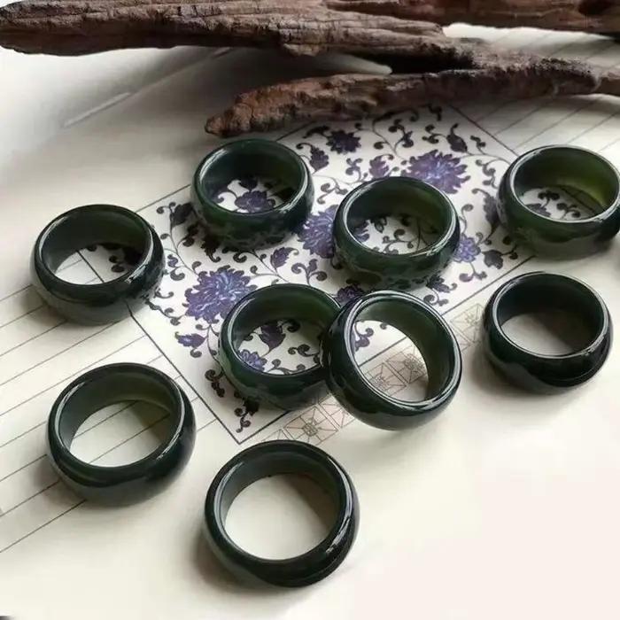 Bague en jade naturel avec pierres précieuses de guérison pour homme et femme élégante pour occasions spéciales comme les soirées et les mariages