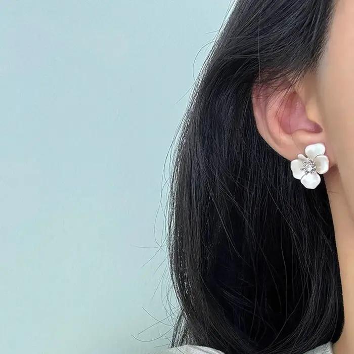 Boucles d'oreilles en argent sterling 925 serties de zirconium et cristal pour femmes mode et romantique pour occasions spéciales