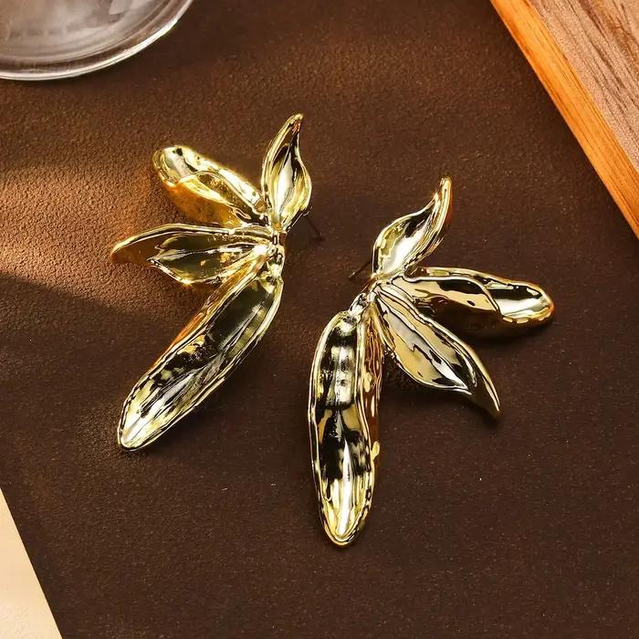 Boucles d'oreilles en forme de pétale de fleur dorée pour femmes, bijoux créatifs, cadeau pour filles, bijoux dorés pour femmes, bijoux pendants pour femmes, bijoux modernes pour femmes