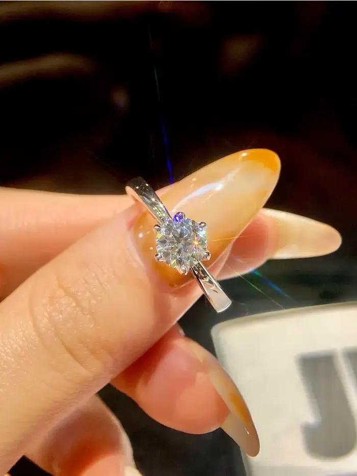 Bague en moissanite véritable ronde argent sterling 925 bijou de mariage élégant pour femme occasions spéciales