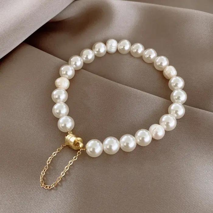 Bracelet élégant en fausses perles pour femmes